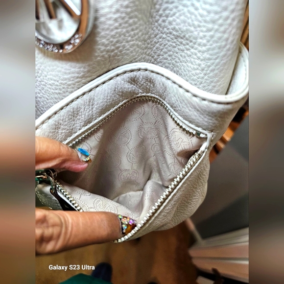 MICHAEL Michael Kors Ivory Leather Double Pocket Zip Hobo - Picture 3 of 16